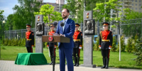 Виталий Королев открыл стелы, увековечивающие подвиги Героев России, выпускников Тверского суворовского училища Василия Марзоева и Павла Ендовицкого - Газета Новоторжский вестник
