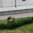 В Кургане нашли мужчину, сломавшего топиарий музыканта - Kurgan.Ru