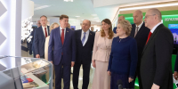 Олег Мельниченко презентовал Валентине Матвиенко достижения Пензенской области на выставке в Совете Федерации - Представительство Правительства области при Правительстве РФ
