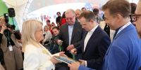 В год своего 185-летия Сбер подарил петербуржцам книгу о великих земляках, созданную в соавторстве с искусственным интеллектом - Metro Петербург
