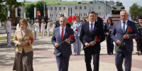 На площади Восстания прошла церемония возложения венков с участием Ковальчука - БрянскToday.Ru
