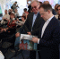 Сбер подарил петербуржцам книгу о великих земляках, созданную в соавторстве с искусственным интеллектом - Гатчинская правда