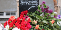 Возложение цветов на Аллее писателей - Детско-юношеская библиотека