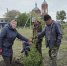 Сегодня в селе Гладковском состоялось важное для всех жителей событие — в Центральном парке были высажены молодые ели.. - Притобольный муниципальный округ