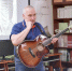 Евгений Ужинский: «Сочиняю рифмы и исполняю их под гитару» - Гатчинская правда