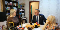 Роман Бусаргин навестил в Хвалынске семью участника специальной военной операции - SarVesti.Ru