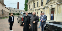 Митрополиты Тихон и Матфей посетили молодёжный центр «Трилучье» в Пскове - InformPskov.Ru
