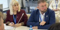 Виктория Голубева и Эдуард Козлов приняли участие в отчетно- программном форуме партии «Единая Россия» - «Есть результат!» во Владивостоке - Магаданская областная Дума