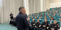 Безопасное лето: автоинспекторы и ветеран МВД провели урок дорожной грамотности для кемеровских шестиклассников - ГТРК Кузбасс