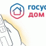 На изображении показан стилизованный рисунок руки, держащей смартфон с иконками сервисов, рядом с которым размещён логотип и надпись «Госуслуги Дом» - Коркинский муниципальный округ