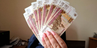 В Курской области в Железногорске таксист спас деньги пенсионерки от мошенников - Городские Известия