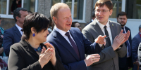 Губернатор Виктор Томенко поздравил выпускников Алтайского края с окончанием школы Фото №1 - Алтайская правда