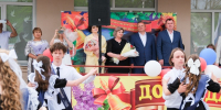 Игорь Мартынов поздравил выпускников Камызякской СОШ № 4 с последним звонком - Астрахань 24