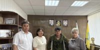 Ветеран СВО из Калмыкии передал школе страйкбольный макет автомата   - Интернет-газета Степные вести