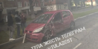 Легковушка залетела под фуру на улице Кирова в Туле - ИА Тульская служба новостей