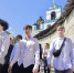 «День, который бывает раз в жизни» - Шествие выпускников 2026 года в Пскове. ФОТОРЕПОРТАЖ - Pln-Pskov.Ru