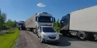 В Омской области водитель большегруза погиб, врезавшись в стоящую фуру - ИА Омскрегион