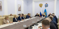 Михаил Ведерников накануне отчета провел встречи с представителями фракций областного Собрания депутатов - Правительство Псковской области