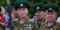 Виктор Томенко и Александр Романенко поздравили жителей Алтайского края с Днем пограничника Фото №1 - Алтайская правда