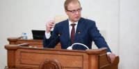 Виктор Томенко выступает с отчетом о работе правительства региона за год - Сетевое издание Толк