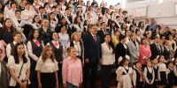 Лариса Павлова поздравила выпускников СОШ №26 Якутска - Министерство финансов РС(Я)