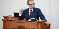 Виктор Томенко выступает с отчетом о работе правительства региона за год - Сетевое издание Толк