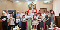 В Еткульском округе наградили лучших предпринимателей и юных художников - Еткульский район