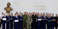 Офицеры ГСУ СК России по Санкт-Петербургу передали благотворительный груз воспитанникам Нахимовского военно-морского училища в Мариуполе - Следственный комитет