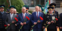 Виктор Томенко принял участие в мероприятиях, посвященных Дню пограничника Фото №1 - Алтайская правда