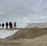 «Река не подчиняется прогнозам»: в Уренгое укрепляют берег перед ледоходом - ГТРК Ямал