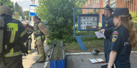Огнеборцы эвакуировали условного пострадавшего из здания полиции в Дубенском - ИА Тульская пресса.Ru