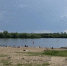 Омичи уже открыли пляжный сезон у запретной реки - СуперОмск