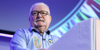 Экс-президент Польши снял флаг Украины с груди и отказался поддерживать Киев - M24.Ru