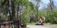 У школьников наступили долгожданные летние каникулы – самые любимые и длительные. Кого-то родители отправят к бабушкам в деревню, кого-то – в летние лагеря отдыха, а другие останутся в городе. Так или иначе, дети и подростки будут подолгу оставаться без присмотра.
Соблюдение элементарных правил поведения на каникулах в летний период поможет не омрачить летний отдых, а родителям - максимально обезопасить своих детей от потенциальных проблем.
Уважаемые родители! будьте внимательны к своим детям, интересуйтесь, чем они заняты и где проводят время. Побеседуйте со своим ребенком и еще раз напомните ему правила безопасного поведения! - Агаповский район