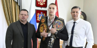 Егор Ковальчук встретился с борцом Александром Гороховым после его победы - ИА Наш Брянск.ru
