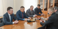 Руководство Брянщины полбщалось с чемпионом мира по рукопашному бою Александром Гороховым - ИА Наш Брянск.ru