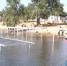Опасные кульбиты: в Волжском дети кувыркались на показавшихся из воды пляжных навесах - Волжская правда