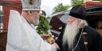 В Троицкую родительскую субботу,особый день общецерковного поминовения «всех от века усопших православных христиан, отец и братий наших», митрополит Орловский и Болховский Тихон возглавил заупокойную Божественную литургию и панихиду в Никольском храме села Старцево (Лепешкино), 30 мая 2026 года, Орловский муниципальный округ. - Орловская и Ливенская епархия