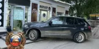 В Уфе автомобиль врезался в жилой дом - Башинформ
