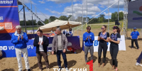 Дмитрий Миляев надел кокошники на победительниц турнира по пляжному волейболу - ТК Первый Тульский