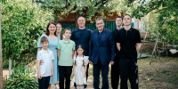 Александр Хинштейн накануне 1 июня посетил курскую многодетную семью - Курские Известия