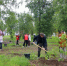 Глава Ржевского округа учредил новую традицию: выпускники сажают дубки - Газета Вся Тверь