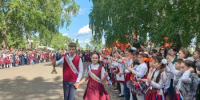 Для четвертых классов прозвенел Последний звонок - Октябрьский район