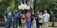 Ко Дню защиты детей столичные росгвардейцы посетили многодетную семью ветерана службы - Росгвардия