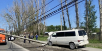 Водитель микроавтобуса скончался после столкновения со столбом в Новосибирске - Precedent.TV