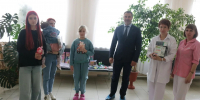 В День защиты детей партийцы навещают юных пациентов - Единая Россия