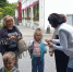 В День защиты детей сотрудники таганрогской чеховской библиотеки провели две акции на улицах города - Газета Таганрогская правда
