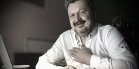 Сегодня на 55-м году жизни скоропостижно скончался поэт, юрист и издатель Александр Коротаев — сын известного вологодского поэта Виктора Коротаева. - Газета Маяк
