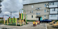 В г. Калининске в районе «Молочка» появилась детская площадка - Газета Народная трибуна