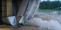 В Саранске водитель внедорожника протаранил здание легкоатлетического манежа и умер - Info-Rm.Com